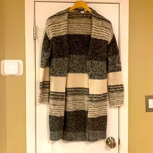 Gap. Small grey, black & cream long cardigan sweater. Excellent condition.